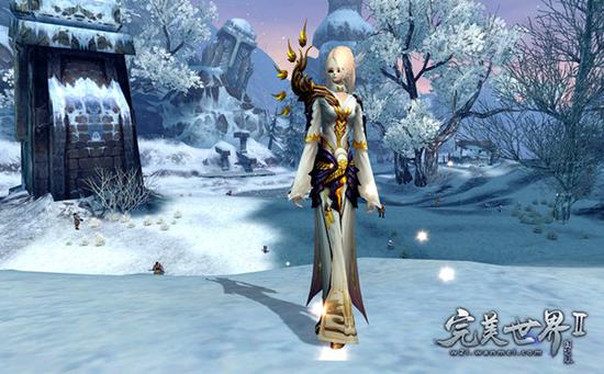 成都蓉城主帅徐正源获三年大合同，球队获亚冠资格，有望争夺双冠，球迷期待新赛季表现。