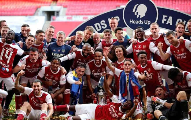 莱万：我们踢得有点松懈，我很久没有在这么差的场地踢球了（莱万直言球队略显松懈：许久未在如此糟糕的场地比赛）