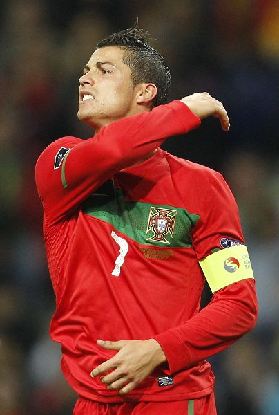 欧文突破防线送出关键助攻