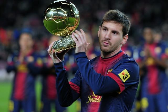 当选11月最佳球员，瓦尔迪是意甲首位获此殊荣的英格兰球员（瓦尔迪荣膺11月最佳，成意甲首位获此荣誉的英格兰球员）