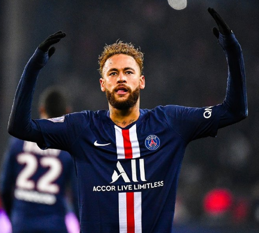 未受伤病影响！姆巴佩晒凌空射门训练照：回来了（伤病无碍！姆巴佩晒凌空抽射训练照：已回归）