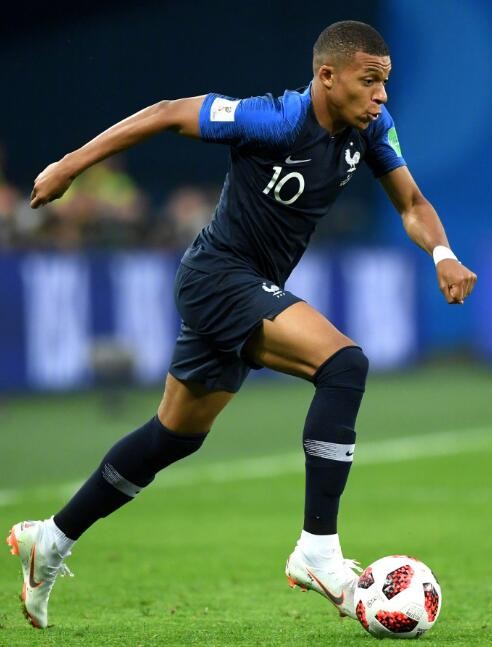 西甲半场：双方破门乏术，阿拉维斯暂0-0塞尔塔（西甲半场战报：阿拉维斯与塞尔塔互交白卷，比分0-0）