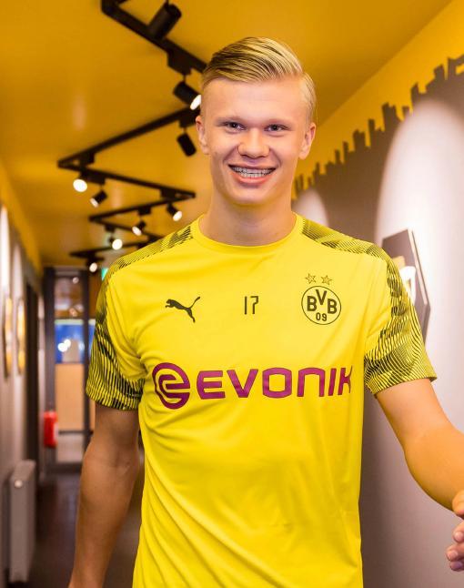 青岛西海岸与国瑞体育赞助签约，国瑞体育赞助80万元理疗产品