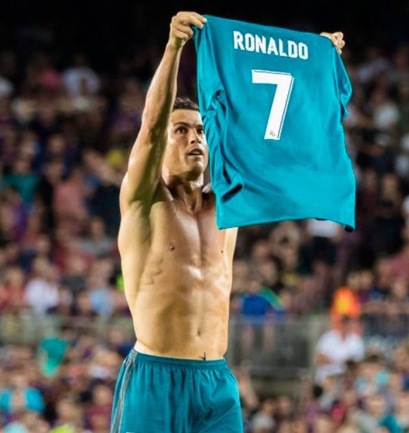 足球中超球队进入封闭训练，外界高度关注（中超球队启动封闭训练，引发外界热切关注）